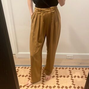 Frankie shop trousers with pockets and belt loop.